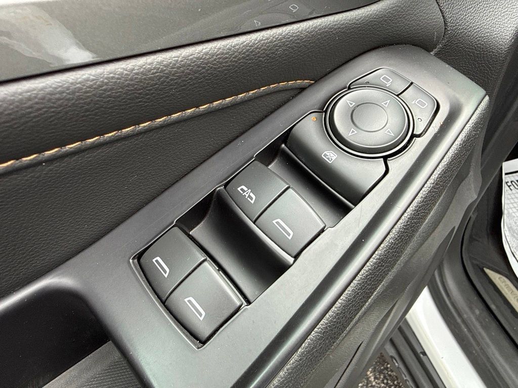 Used 2018 Chevrolet Traverse LT w/ LPO, Floor Liner Package AWD/4WD image 24