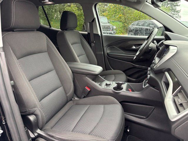 Used 2024 GMC Terrain SLE w/ Driver Convenience Package FWD image 28