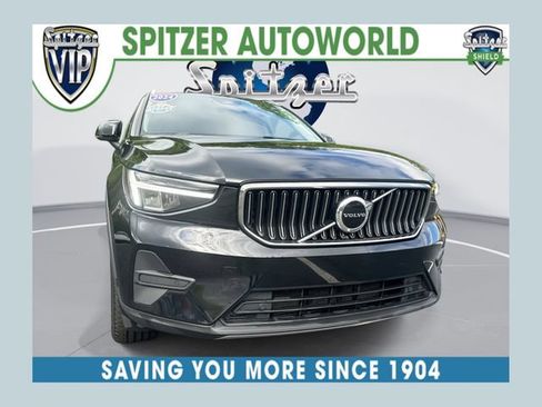 Used 2024 Volvo XC40 B5 Core AWD/4WD image 1