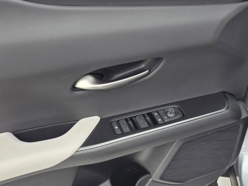 New 2026 Lexus UX 300h FWD image 10