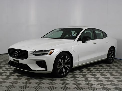 Used 2021 Volvo S60 T8 R-Design Expression AWD/4WD image 5