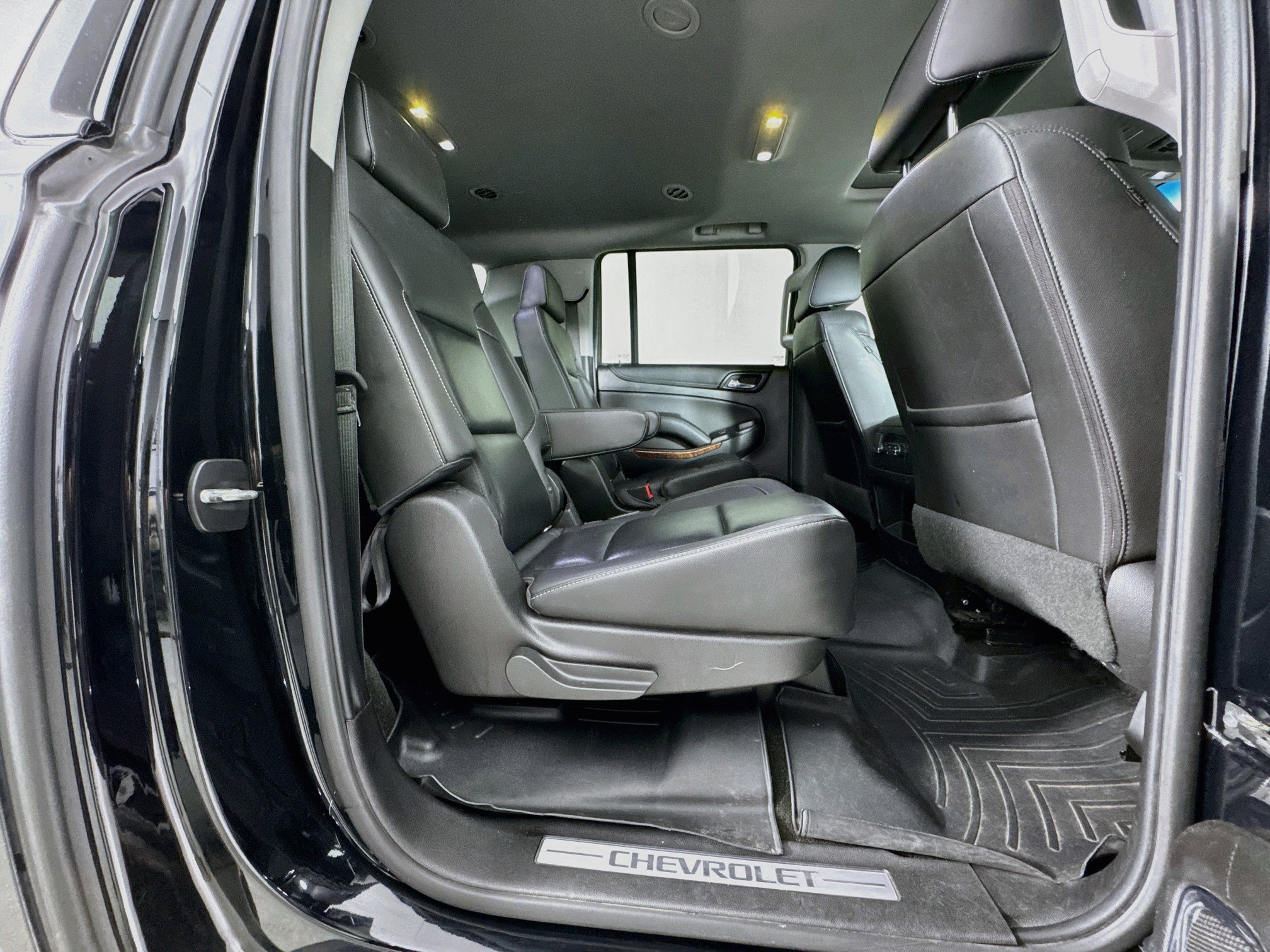Used 2018 Chevrolet Suburban Premier w/ RST Edition AWD/4WD image 30