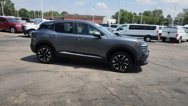 Used 2025 Nissan Kicks SV AWD/4WD image 12