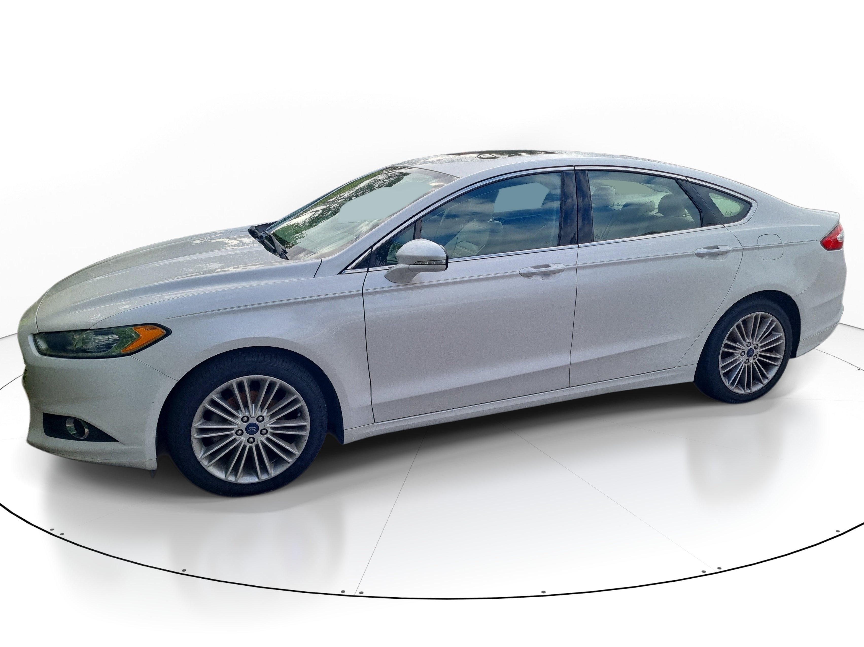 Used 2014 Ford Fusion SE w/ Equipment Group 202A FWD image 9