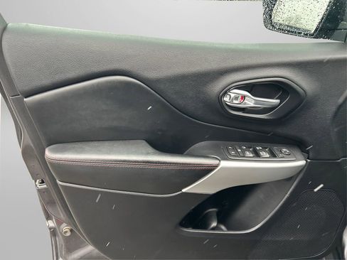 Used 2017 Jeep Cherokee Trailhawk image 22