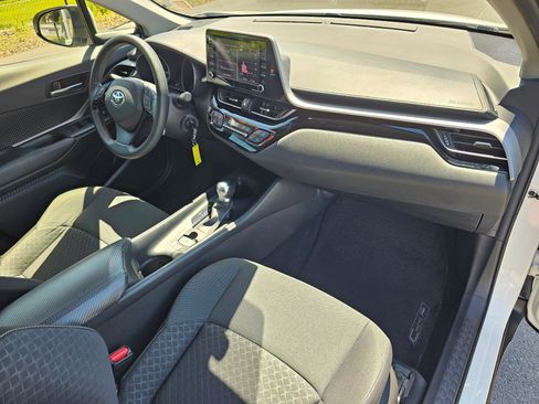 Used 2021 Toyota C-HR LE FWD image 11