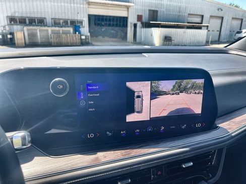 Used 2025 Chevrolet Suburban Z71 image 14