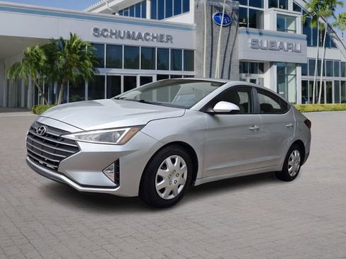 Used 2019 Hyundai Elantra SE FWD image 3
