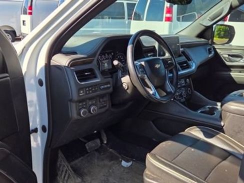Used 2021 Chevrolet Tahoe Premier w/ Premium Package AWD/4WD image 11