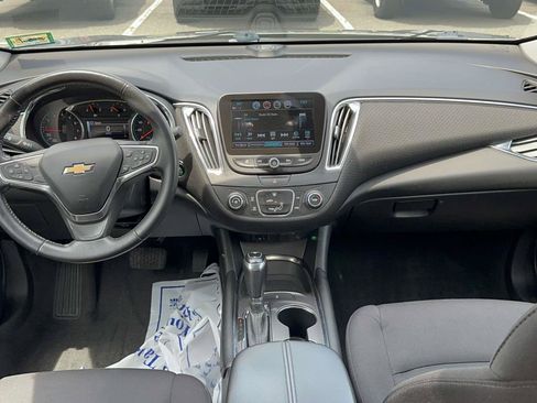 Used 2017 Chevrolet Malibu LT FWD image 13