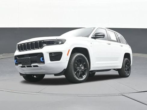 Used 2023 Jeep Grand Cherokee Overland w/ Luxury Tech Group IV AWD/4WD image 58