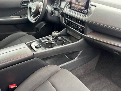 Used 2024 Nissan Rogue S image 17