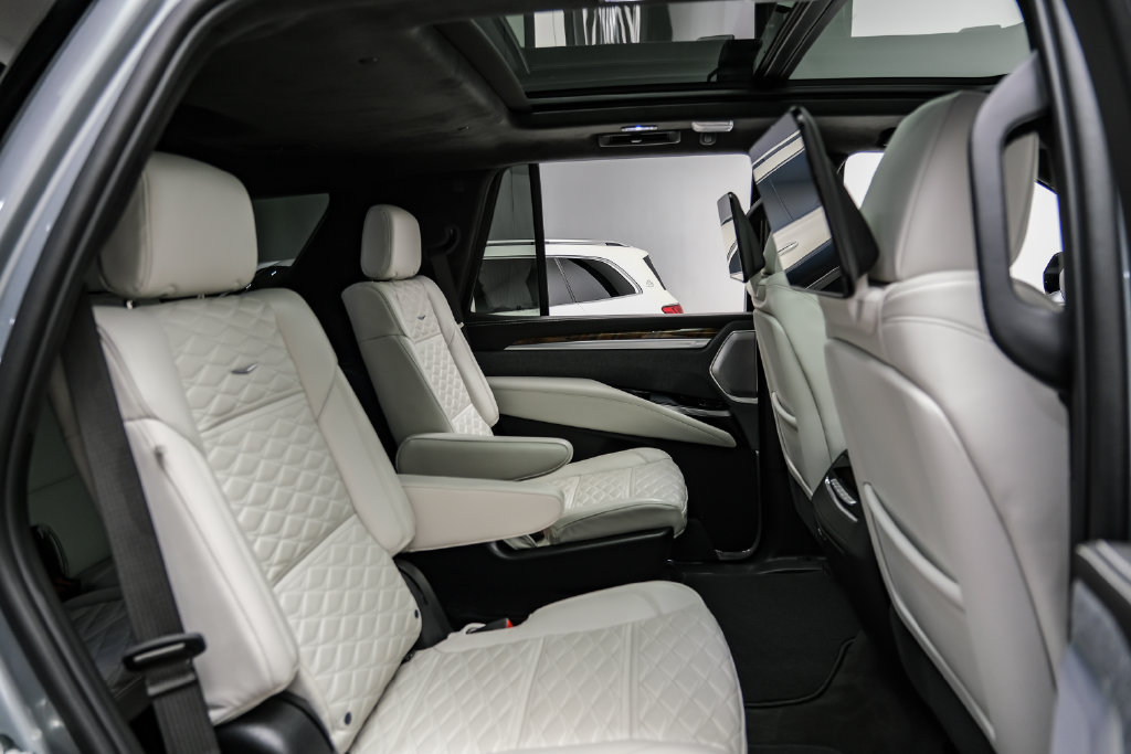 Used 2025 Cadillac Escalade Sport Platinum AWD/4WD image 39
