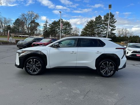 Used 2024 Toyota bZ4X AWD image 10