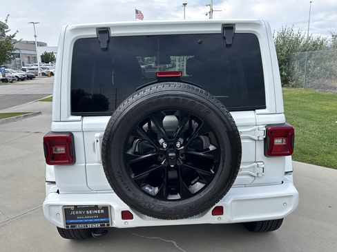 Used 2023 Jeep Wrangler Unlimited Sahara AWD/4WD image 5