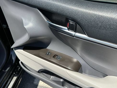Used 2023 Toyota Camry SE FWD image 19