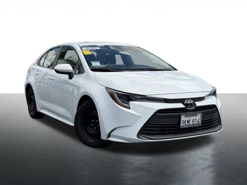 Used 2024 Toyota Corolla LE image 2