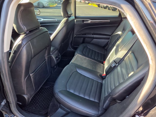Used 2018 Ford Fusion SE w/ Fusion SE Technology Package FWD image 9