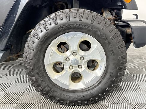 Used 2014 Jeep Wrangler Unlimited Sahara image 29