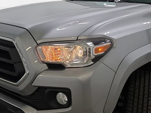 Certified 2021 Toyota Tacoma SR5 AWD/4WD image 30