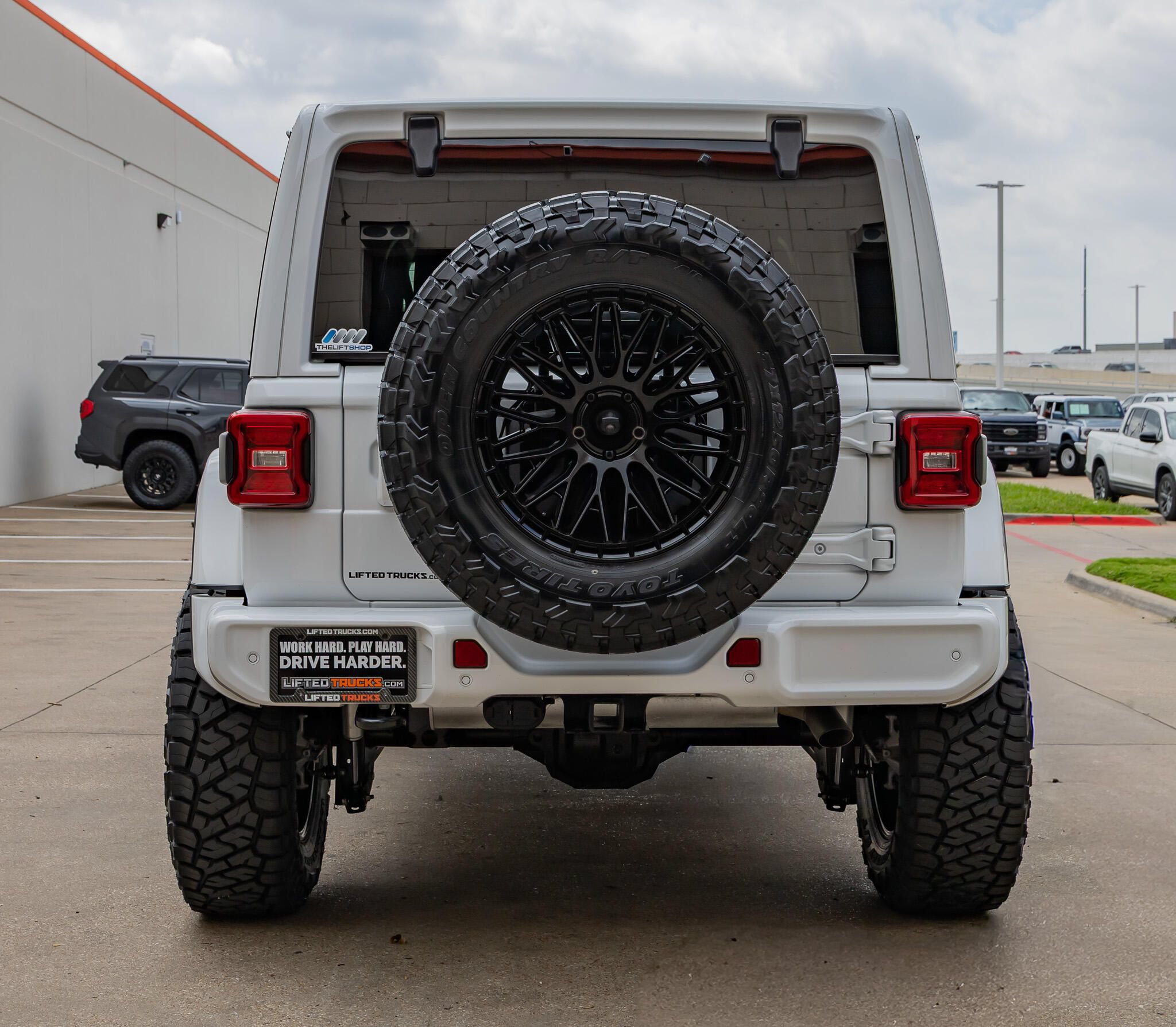 Used 2022 Jeep Wrangler Unlimited Sahara AWD/4WD image 8