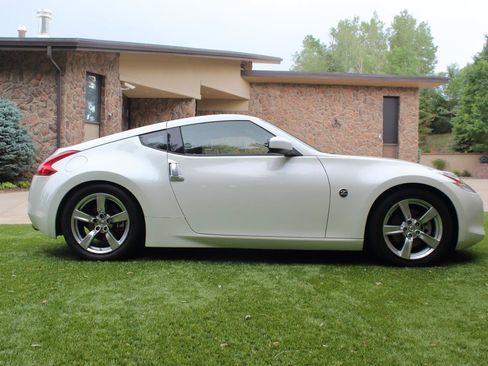 Used 2009 Nissan 370Z Touring RWD image 16