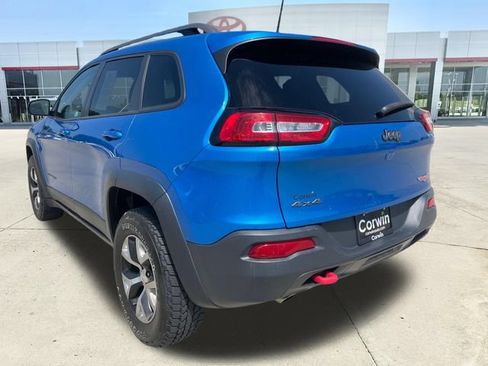 Used 2017 Jeep Cherokee Trailhawk AWD/4WD image 3
