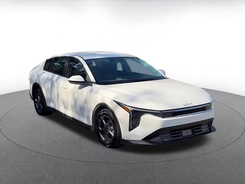 Used 2025 Kia K4 LXS image 3
