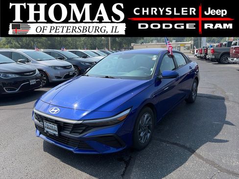 Used 2024 Hyundai Elantra SEL FWD image 3