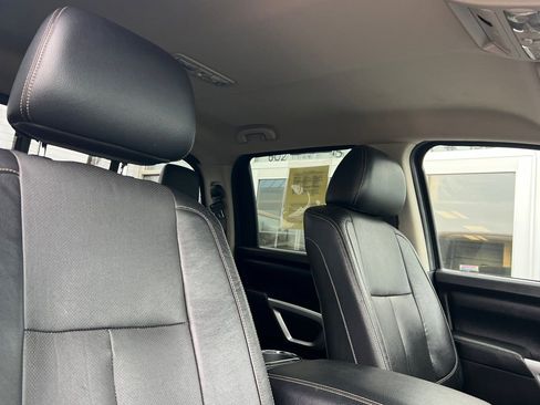Used 2017 Nissan Titan SL AWD/4WD image 17