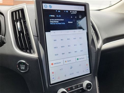 Used 2022 Ford Edge SEL image 25