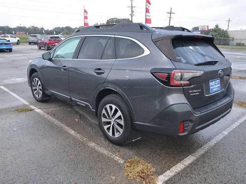 Used 2021 Subaru Outback Premium image 3