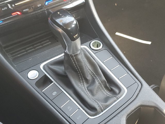 Certified 2025 Volkswagen Jetta SE FWD image 29