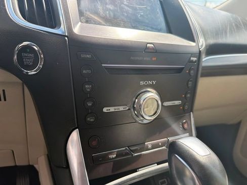 Used 2018 Ford Edge Titanium w/ Technology Package FWD image 16
