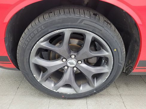 Used 2017 Dodge Challenger SXT image 31