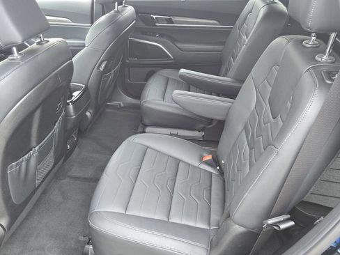 Used 2022 Kia Telluride SX w/ SX Prestige Package image 11