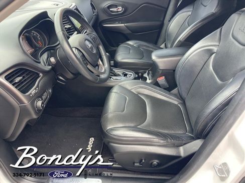 Used 2019 Jeep Cherokee Limited w/ Luxury Group image 10