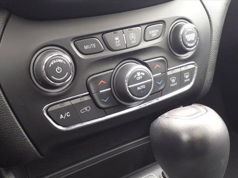 Certified 2021 Jeep Cherokee Limited image 22