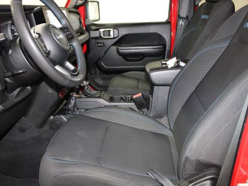 Used 2024 Jeep Wrangler Unlimited Rubicon 4xe image 21