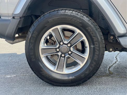Used 2019 Jeep Wrangler Unlimited Sahara AWD/4WD image 28