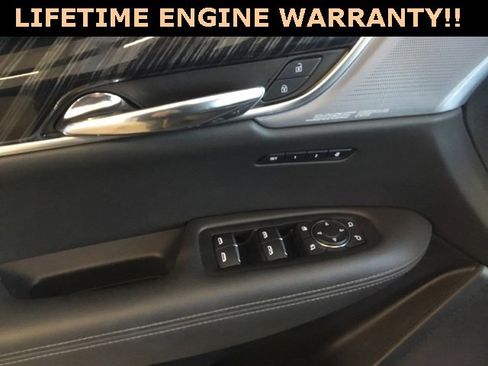 Used 2025 Cadillac XT6 Premium Luxury image 13