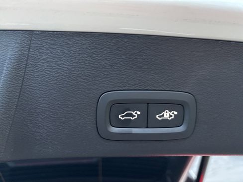 Certified 2025 Volvo XC40 B5 Plus image 49