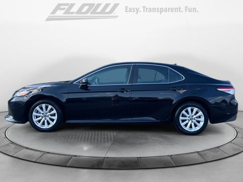 Used 2019 Toyota Camry LE FWD image 4