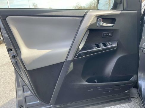 Used 2017 Toyota RAV4 Limited image 5