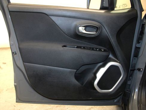 Used 2020 Jeep Renegade Latitude w/ Cold Weather Group image 25