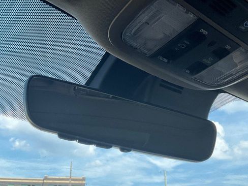 Used 2021 Honda Pilot Touring image 17