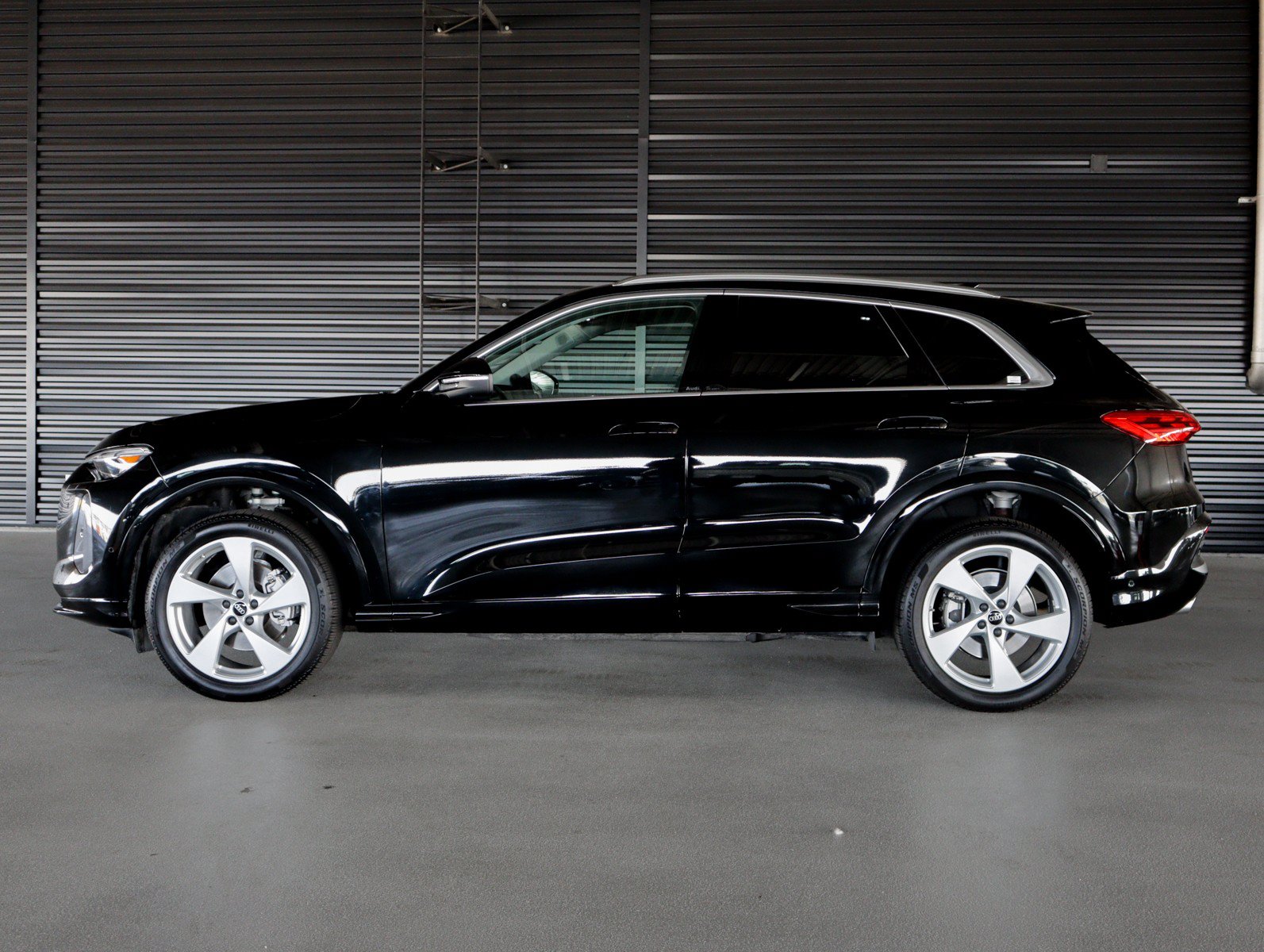 Used 2025 Audi Q5 Premium Plus w/ Premium Plus AWD/4WD image 14