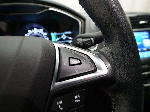 Used 2020 Ford Fusion SE w/ Equipment Group 151A FWD image 18