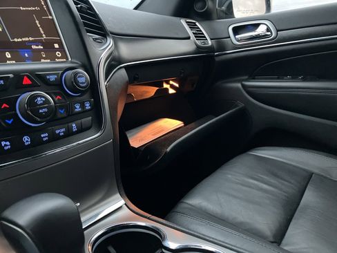 Used 2018 Jeep Grand Cherokee Limited image 24