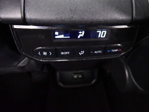 Used 2022 Toyota Highlander XLE image 17